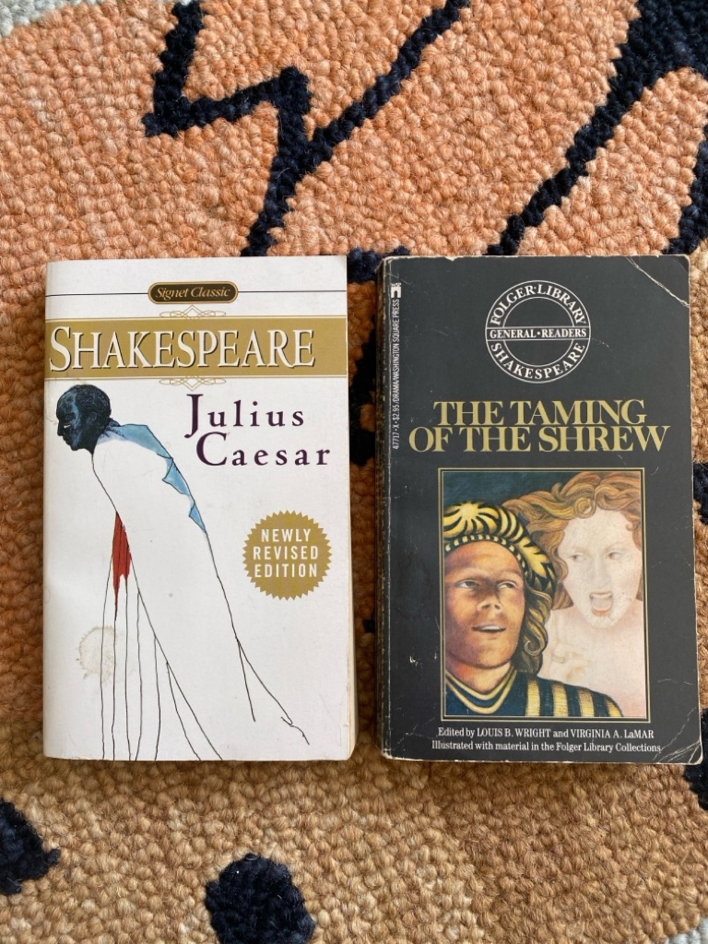 2 William Shakespeare Paperback Books